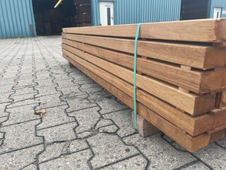 Ca. 151x Guyana Teak Onderliggers Geschaafd, 45x68mm, lengte 155cm